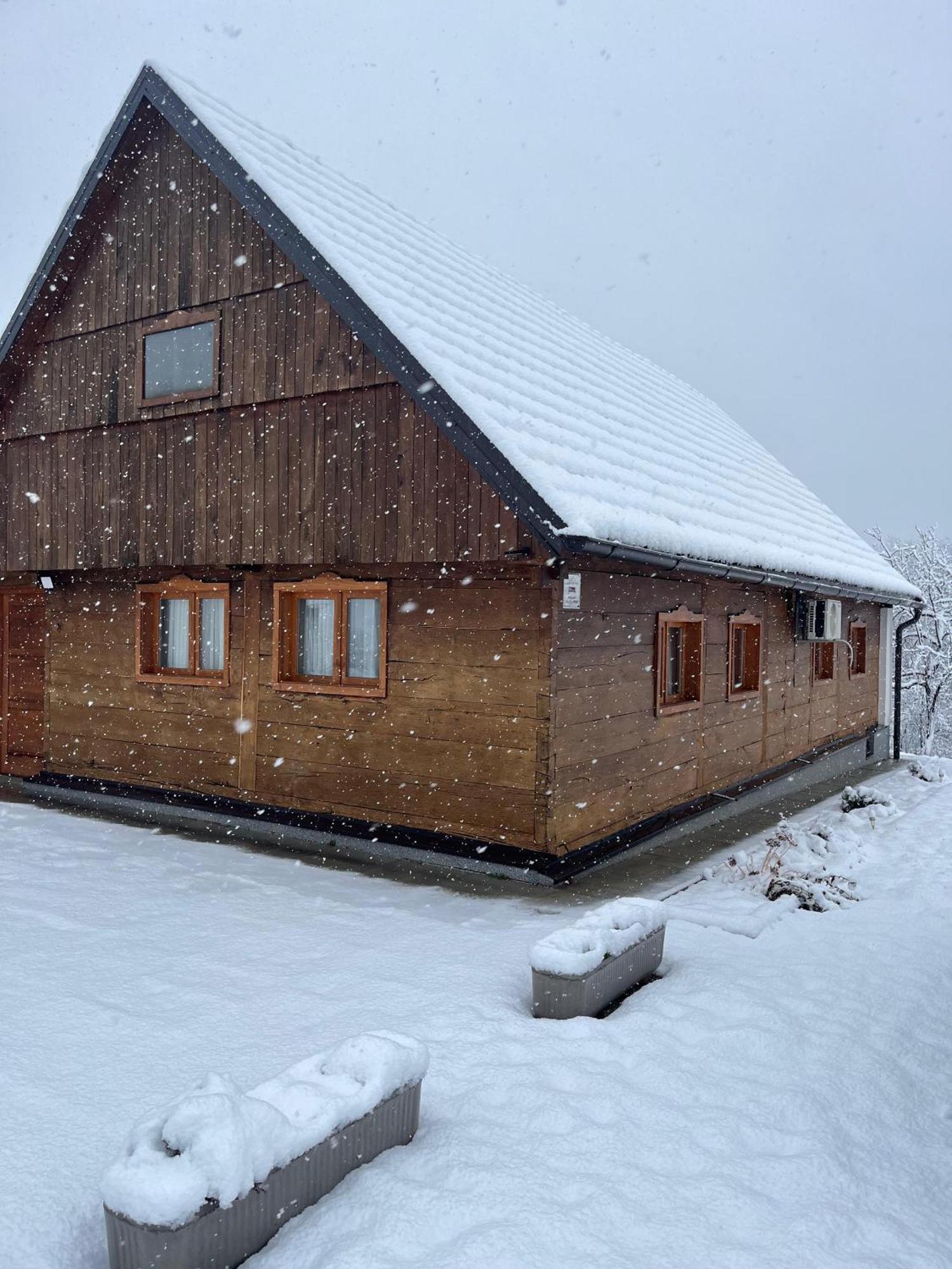 Ruralna Kuca Za Odmor Kablarovo Brdo Pension Krnjak Buitenkant foto